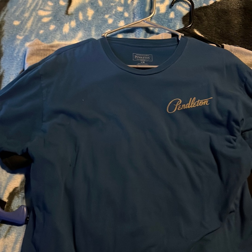 Men’s size large Pendleton tee